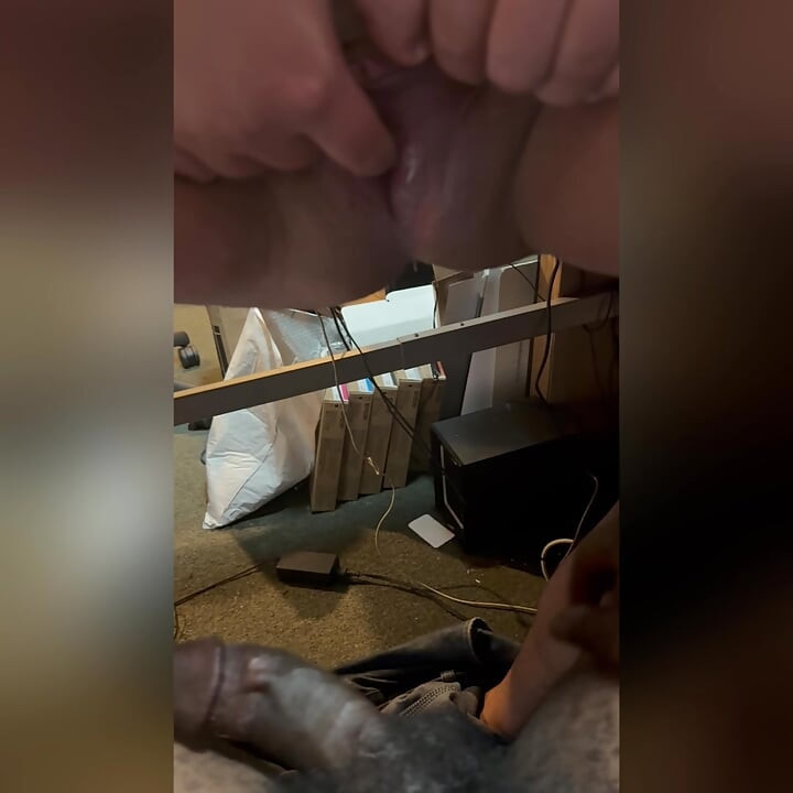 Dom i njegova mala pokorna žena svršavaju pred kamerom