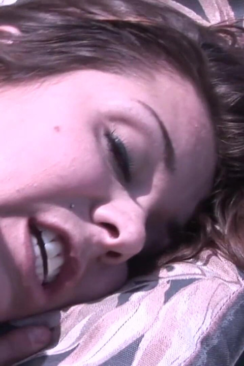 Sexy hasička je ošukaná u bazénu