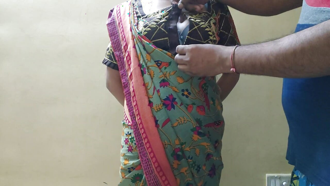 Bhabhi ka blouse buttons lagane ke bad choda