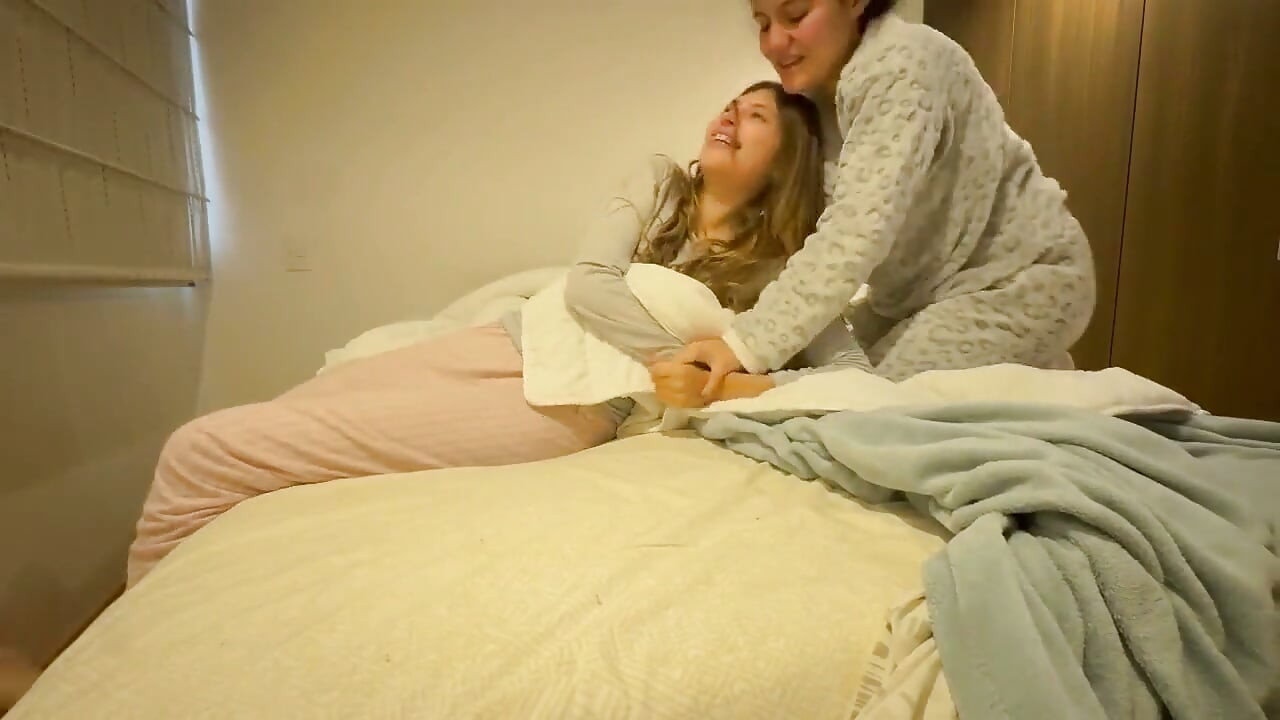 Lucha Libre Entre Mujeres Y Cosquillas