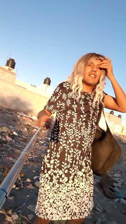Paseos vestida de mujer en público, trans linda con vestido y tacos altos y plug anal sexy | Clip 1