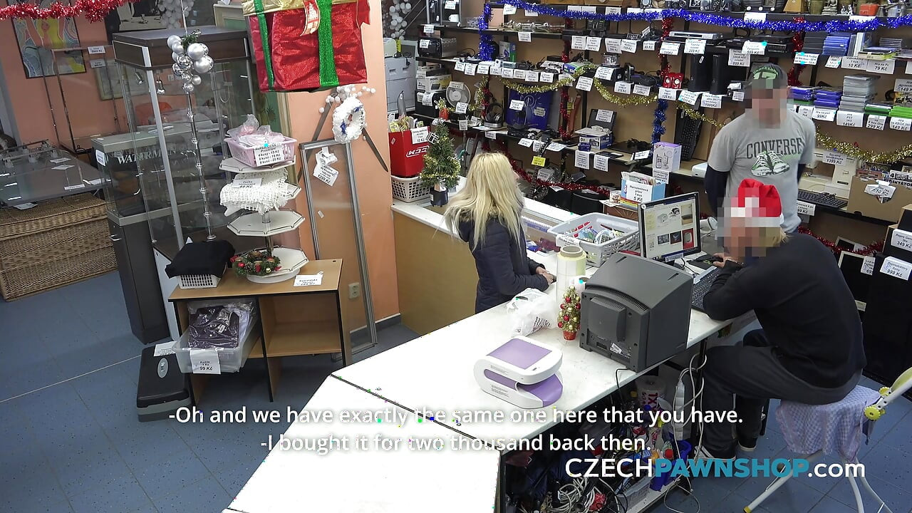 A loira peituda volta para um acordo muito privado (CzechPawnShop)