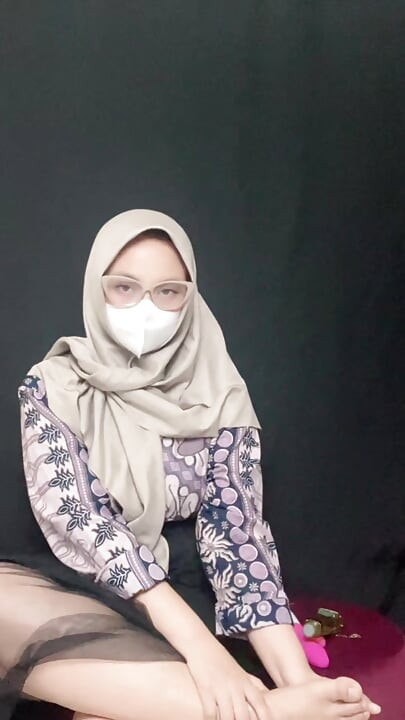 Мой учитель возвращается в школу, мастурбуя сквирт