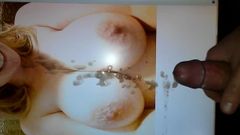 Wytrysk na hołd: duże cycki i dużo spermy