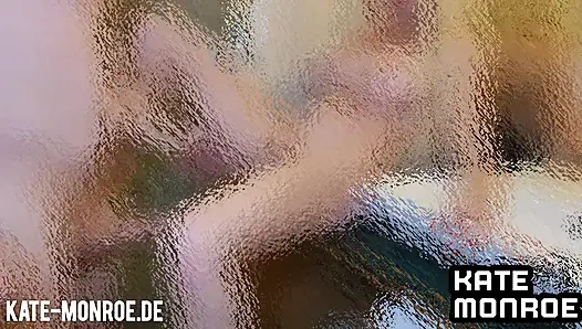 Kate monroe si tante sange dientot sama cowok penjaga kolam renang