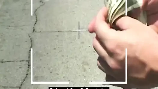 Bağlı sürtük amını yiyor ve yarakla ağzına alıyor - sızdıran dölleme
