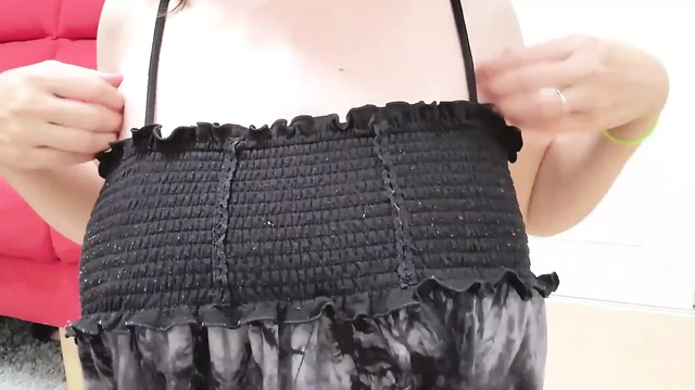A Married Woman Who Is so Frustrated and Horny That She Feels It with Electric Masturbation