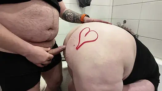 Büyük götlü üvey anne üvey oğlu tarafından sikilmek istiyor! 4k