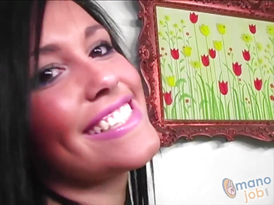 Taisa povlači spermu po licu