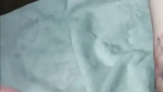 Die maskierte ehefrau-hure lutscht wieder