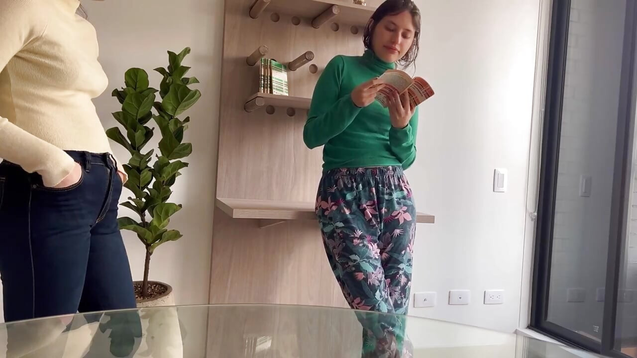 Tôi đọc cuộc trò chuyện của người bạn thân nhất của tôi và cô ấy là một người đồng tính nữ cuối cùng đã đụ tôi