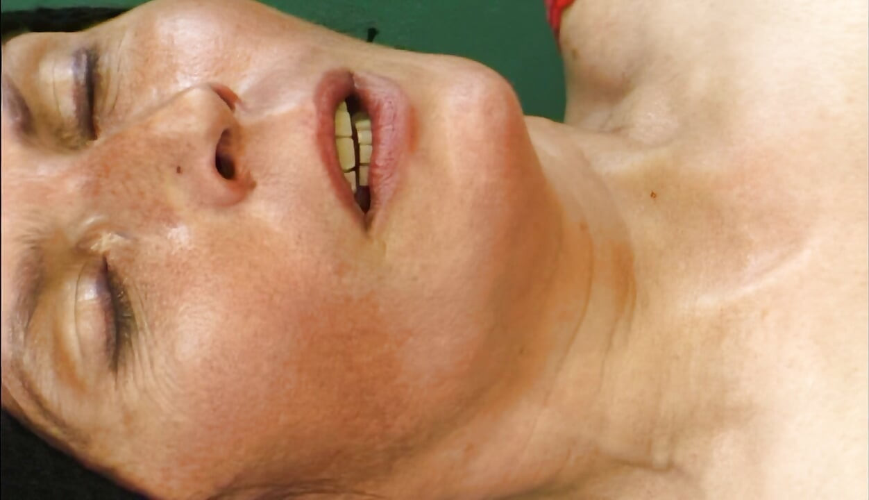 Mature MILF Hairy Pussy Stretched by Thick Cock