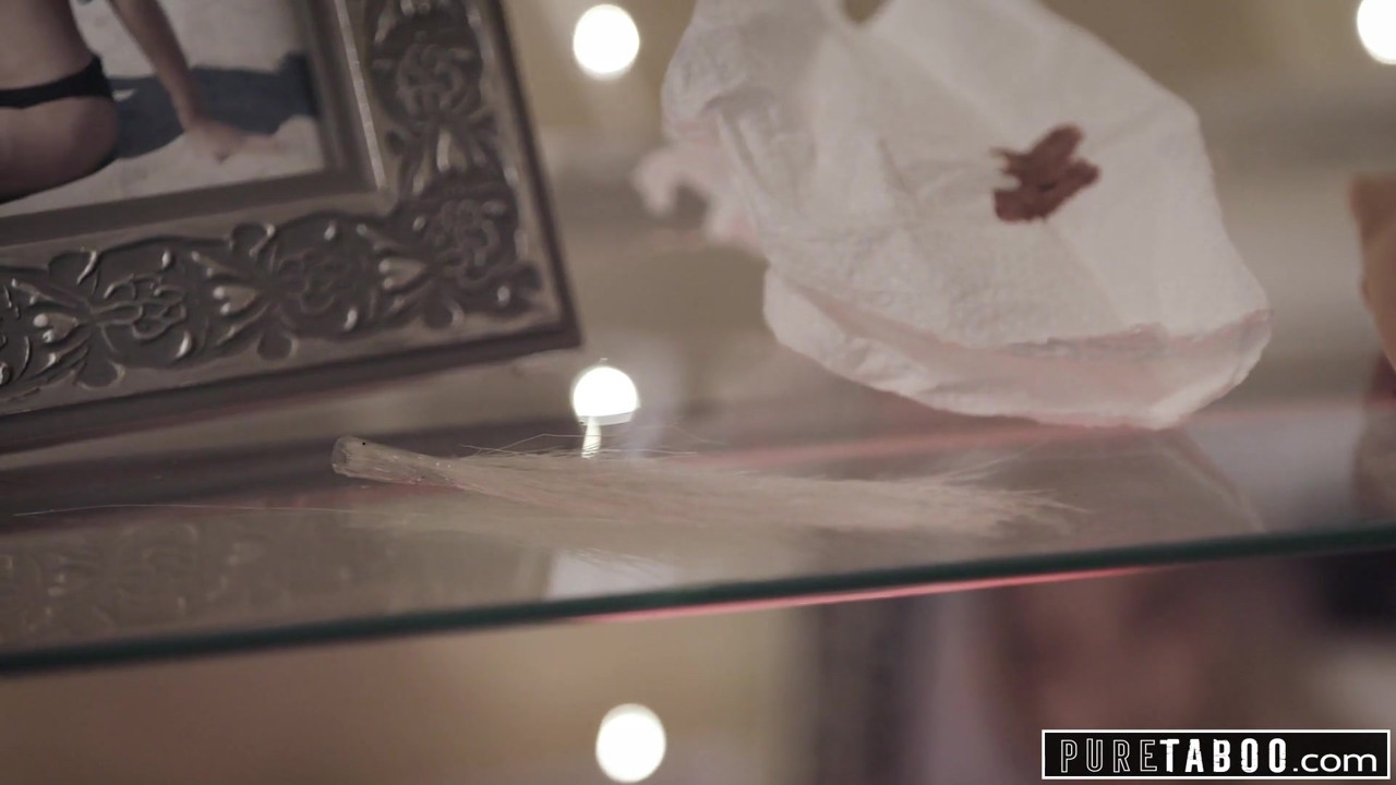 欲求不満のカップルはベビーシッターとセックスしたい