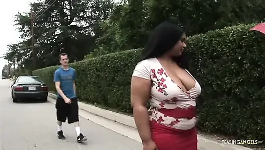 Curvy brunette girl gets her car fixed after fucking with a mechanic