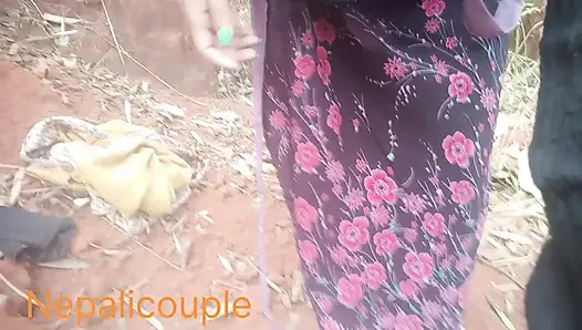 Bf le jangal ma chikna bolako jhadima chikaye