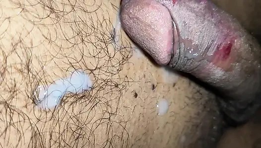 Suhagraat ilk kez uzun penni emdikten sonra kocasını tatmin etti