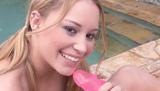 Gadis remaja 18 tahun lagi asik mainin memek mereka