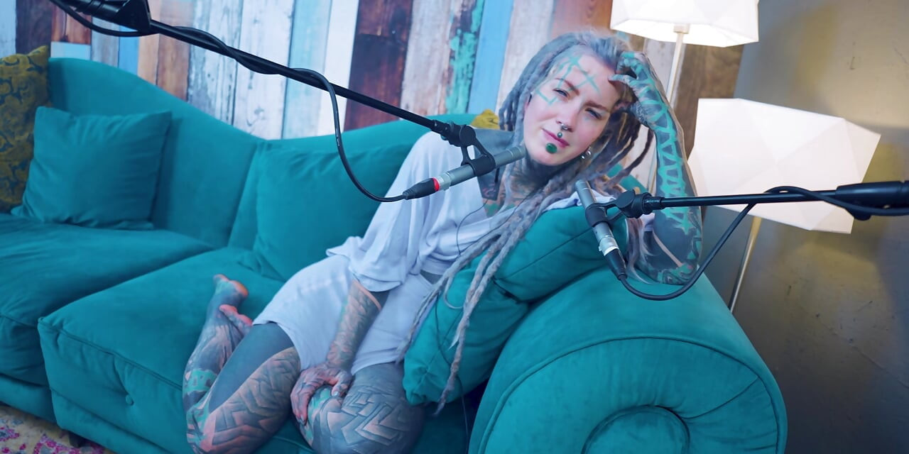 Eu falo sobre eu - Isolação - podcast ASMR SFW falando gótica magrinha menina dreadlocks tatuagem modelo tatuada menina