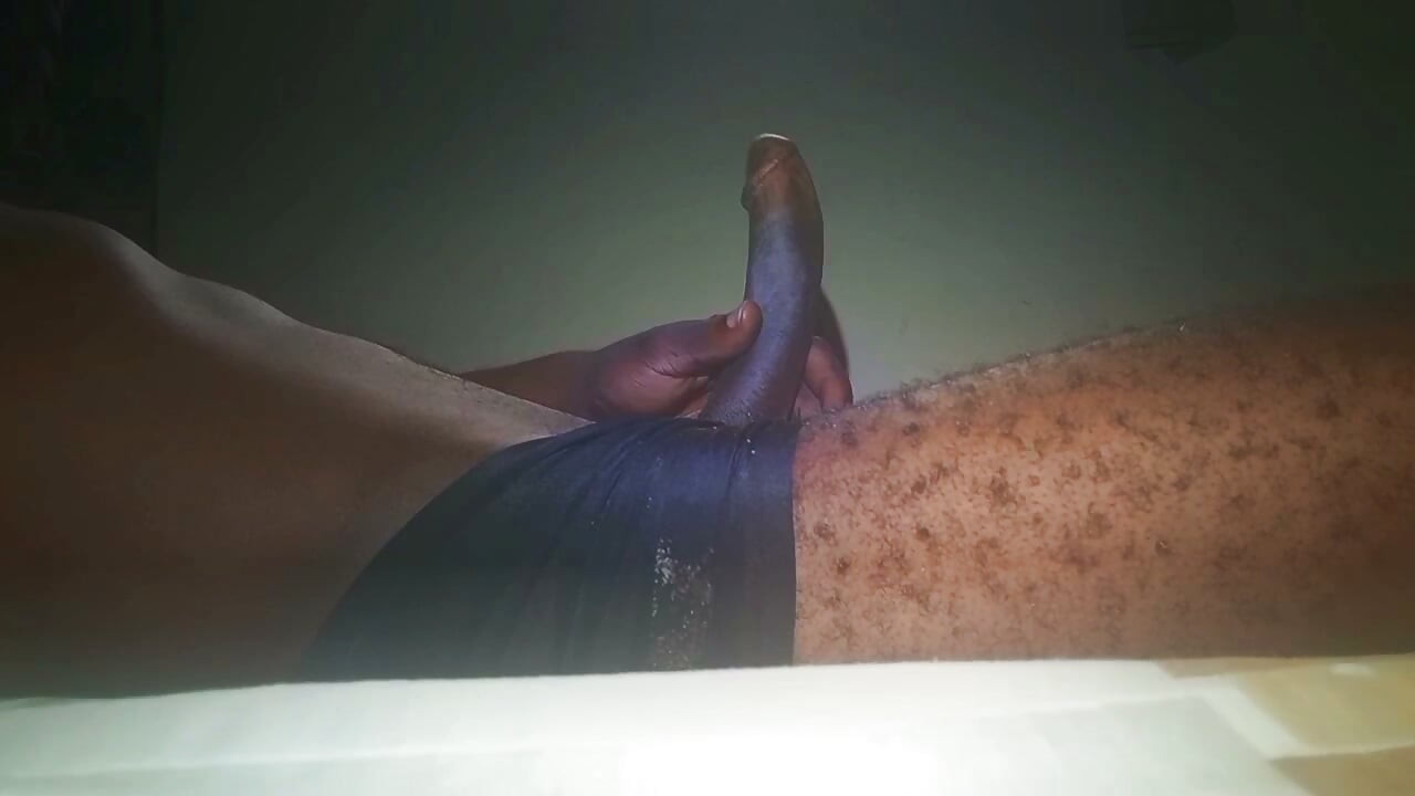 MASIVA POLLA NEGRA HUMPIN BED HACE CUM EXTREMA INTENSO ENORME BBC ORDEÑANDO SU POLLA MONSTRUOSA