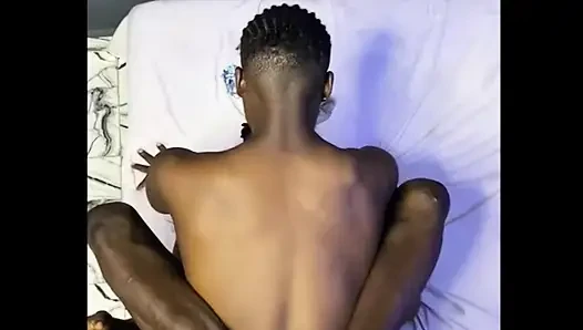Twinks Oda Arkadaşları Edepsizleşiyor