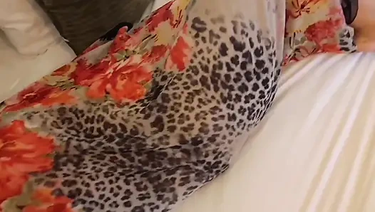 Amatör Sarışın Olgun Kadın Yarı Çıplak Seksin Tadını Çıkarıyor