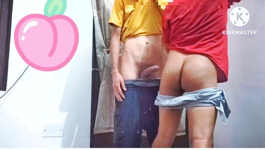 Amador indiano gay hardcore em pêlo à meia-noite com amigo latino