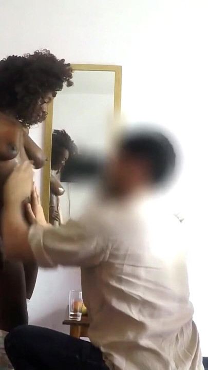 Esta AMADORA NEGRA tinha dito a ela BF no ANAL, mas ofereceu sua BUNDA VIRGEM para impulsionar sua carreira de estrela pornô | Clipe 1