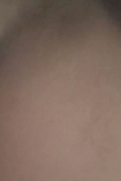 Meu vizinho enterrou seu rosto no fundo da minha bunda e buceta antes de me foder em estilo cachorrinho