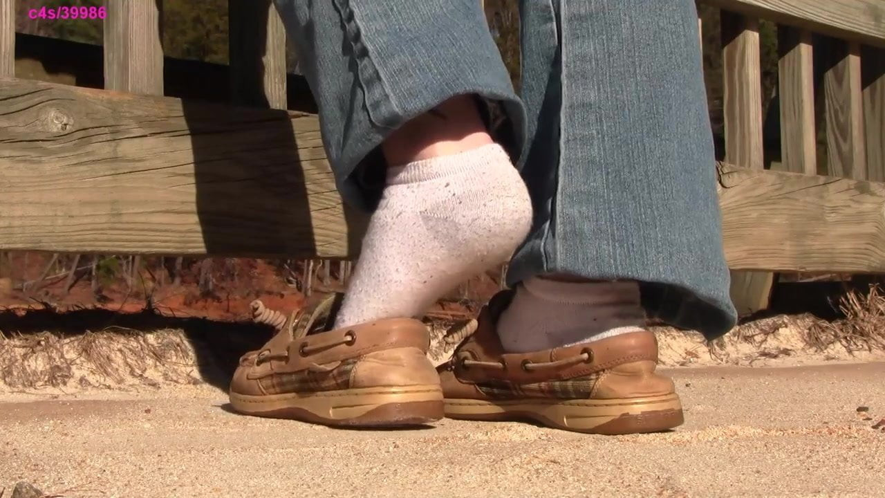 Kat Sperry shoeplay on sand, noise fetish preview
