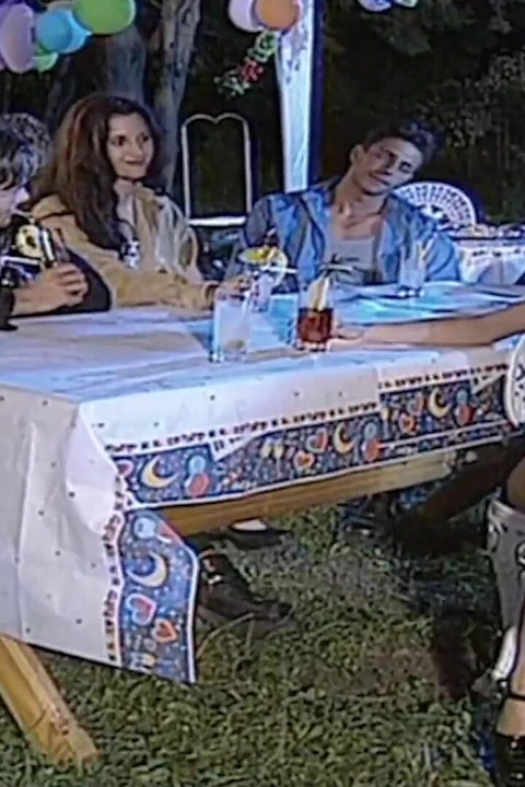 三个漂亮的模特被四个饥渴的壮男干.