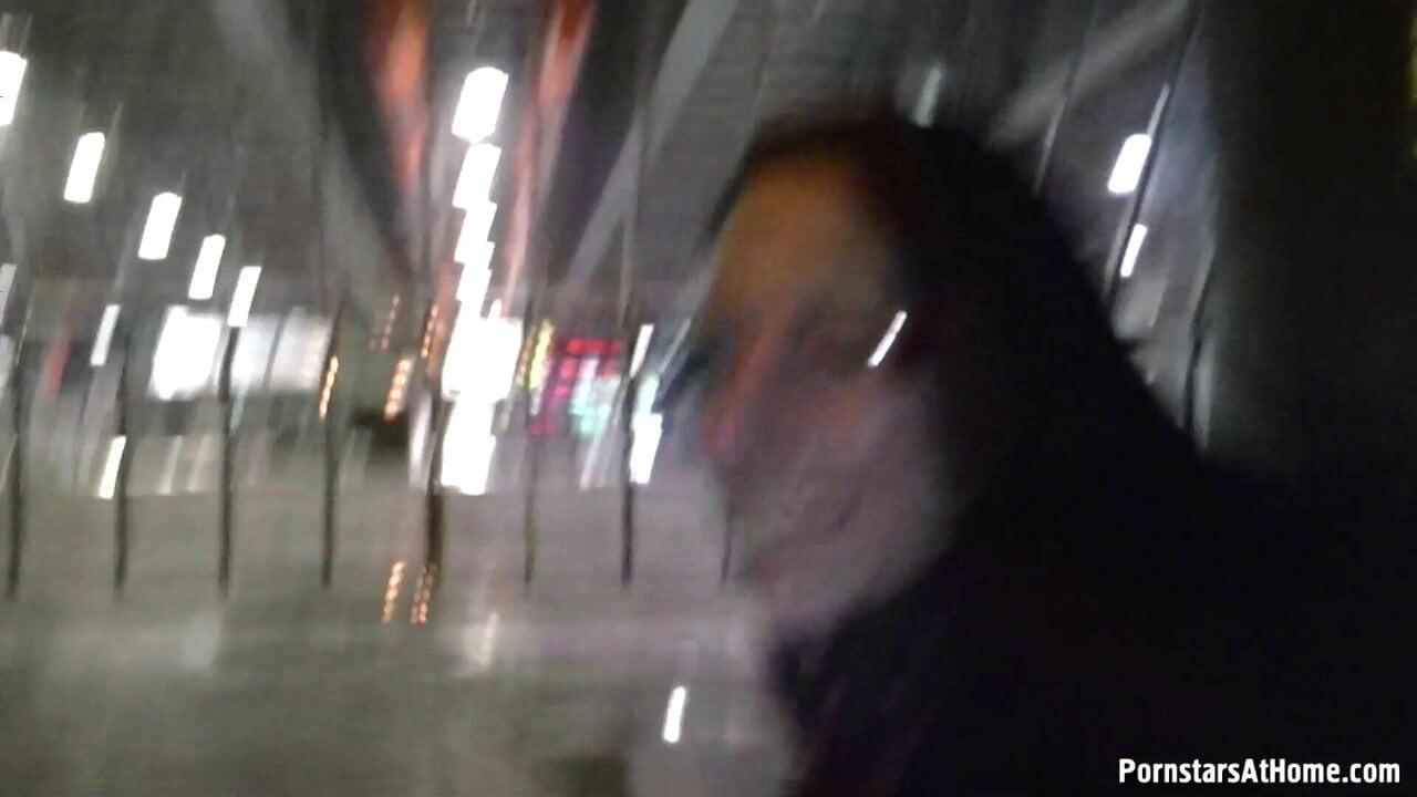 Czech girl pees (glasses)