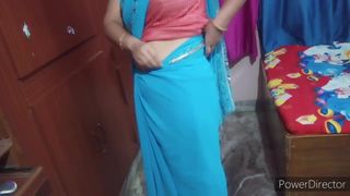 Mother in a blue sexy saree, video