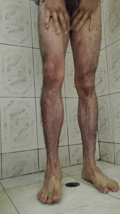 Moje noge pod tušem, kiša