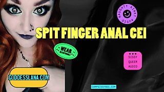 Lager-Sissy-Boy präsentiert Anal-Cuckold mit gespuckten Fingern