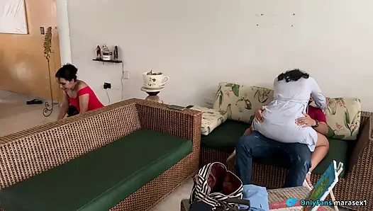 Fantasi liar tentang meniduri tuan rumah Airbnbku