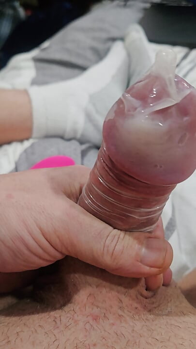 Quick cum caught in condom