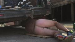 Nude repairing van