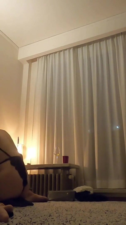 Muss man gesehen haben von "Homeparty mit wechselnden sexy outfits eskaliert schnell teil 6"