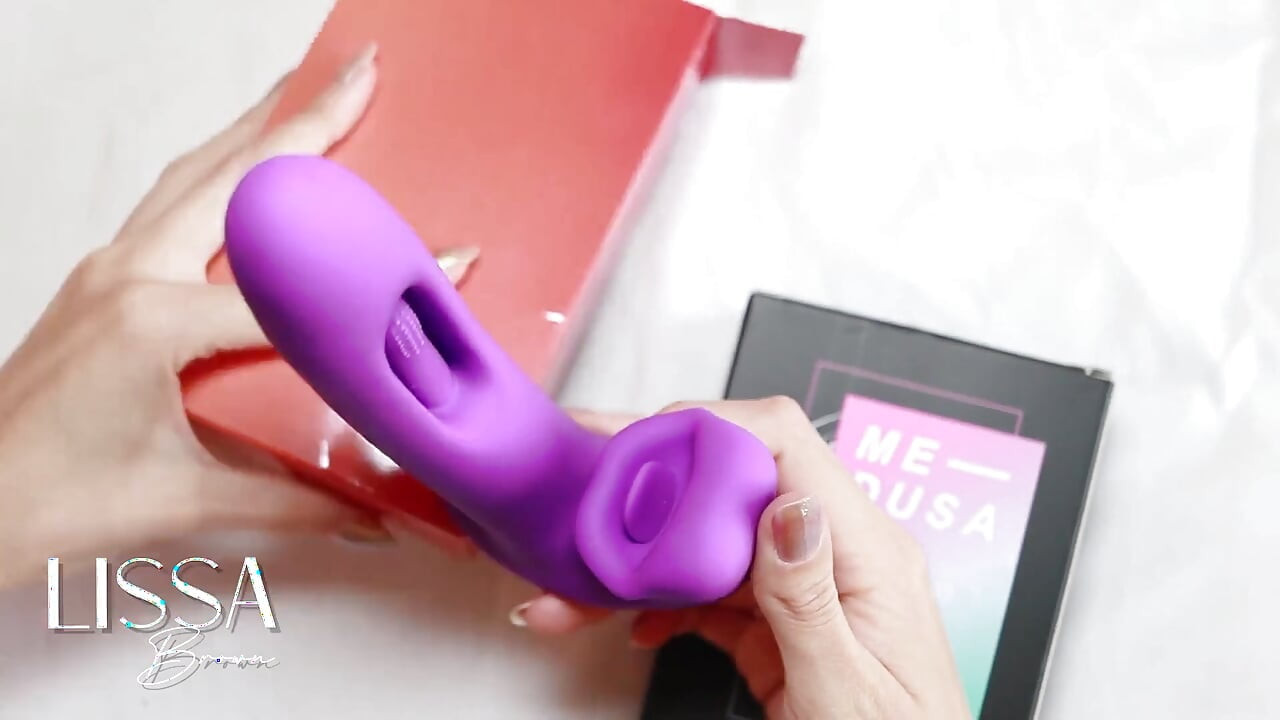 Two Squirts with Stepdaddy's Gift - Parte 1