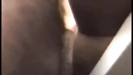 Cewek sempit dengan toket kecil dientot sambil nunggy di kursi
