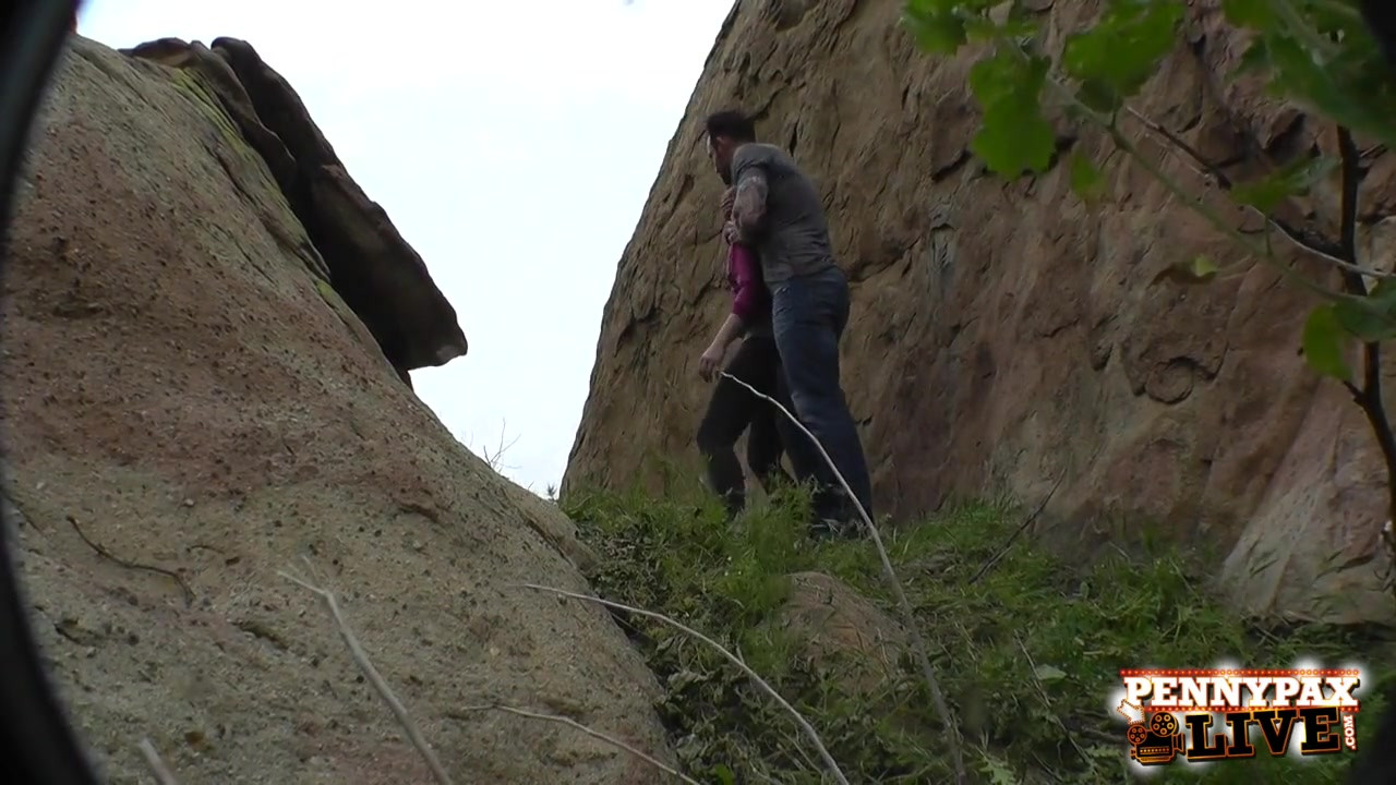 ペニー・パックスとサラ・シェボンの素晴らしいハイキングハメ撮り3p