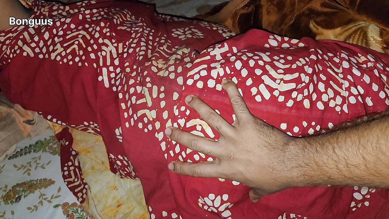 Madrastra dándome una paja y luego me corro dentro de su coño maduro