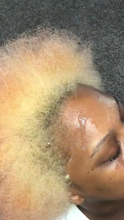 Khoảnh khắc khó quên từ "Bubble Gum Blowjob facial"