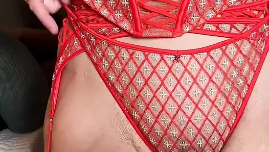 Gizlilik ihlali: İri göğüslü orta yaşlı seksi komşun sikini yakalıyor ve sana mastürbasyon yapıyor