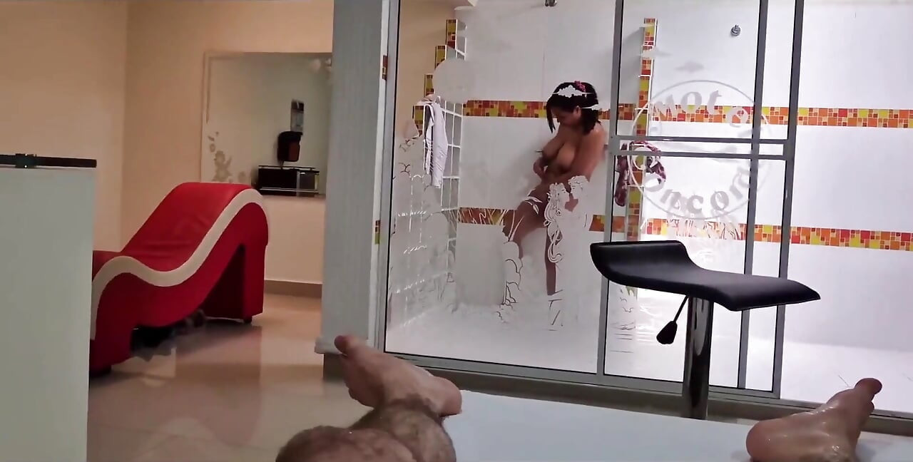 Een hoer in een motel die de klant bevalt met wat hij verlangt