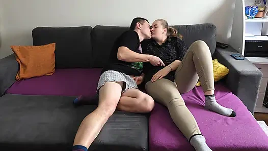 Настоящая замужняя пара занимается сексом - домашнее порно