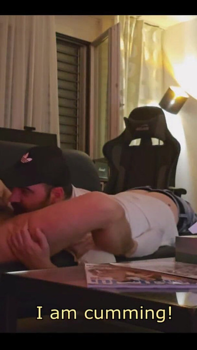Ključni trenutak iz "Hetero tip kojem sam pomogao jednom dolazi opet"