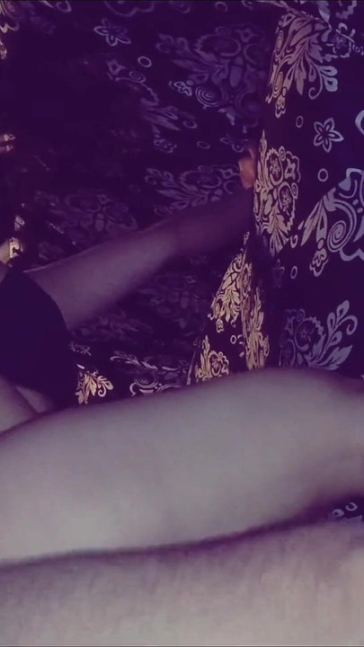 Latika粗暴性爱狗式和性感的脸表情