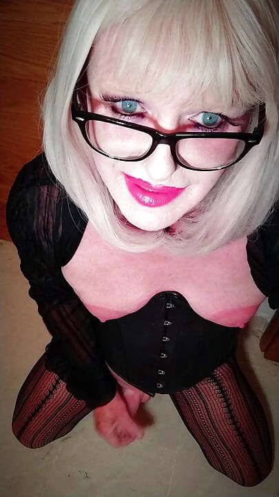 Tgirl mit großen nippeln kommt überall