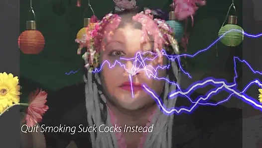 Sigarayı bırak onun yerine yarak emiyor